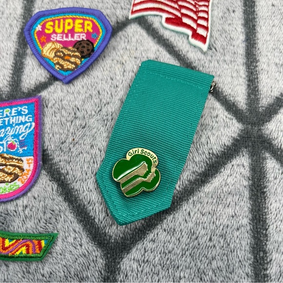 6 Girl Scout Patches and Pins Y - Picture 3 of 6